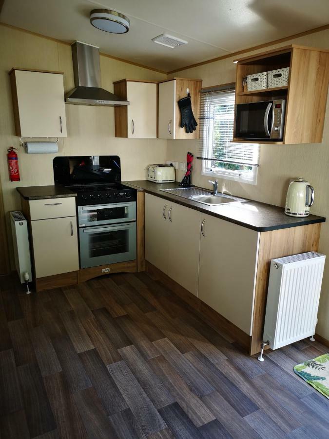 Pebble Bay Retreat Villa Milford on Sea Exteriör bild