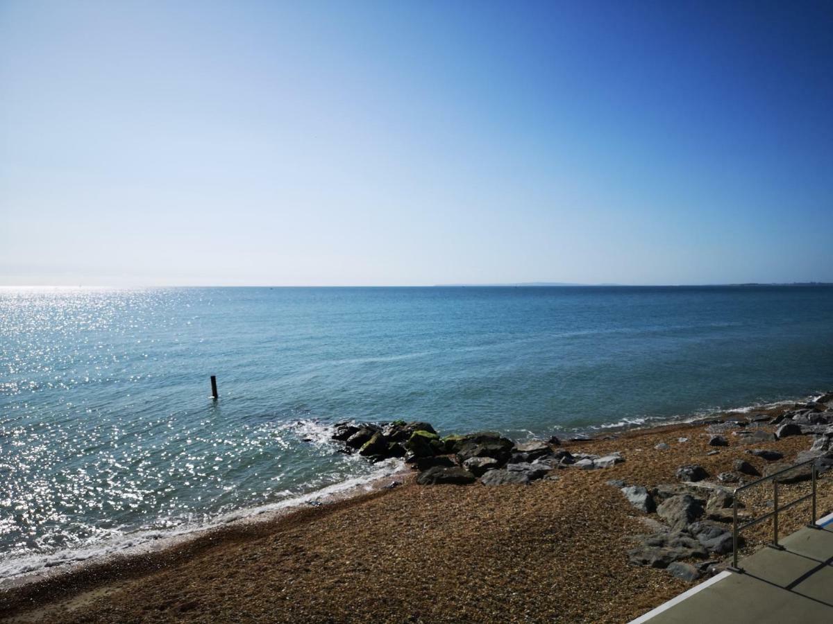 Pebble Bay Retreat Villa Milford on Sea Exteriör bild